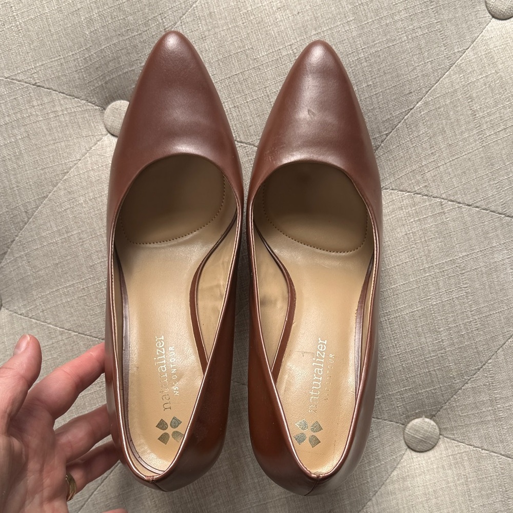 Naturalizer Brown Pointed-Toe Leather Pumps